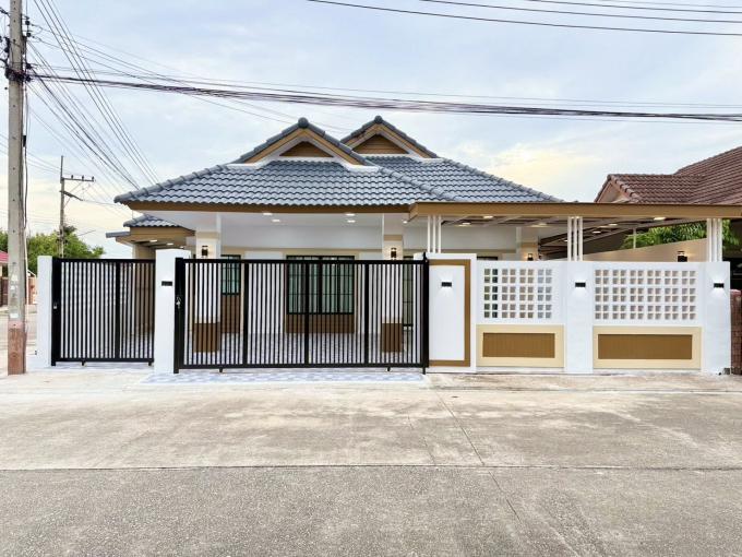 บ้านเดี่ยวหลังริม บางละมุง