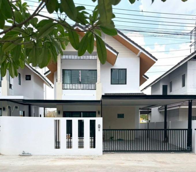 บ้านใหม่ มือหนึ่ง สองชั้น พร้อมอยู่
