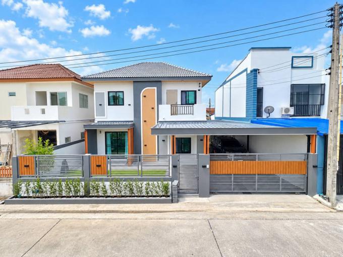 บ้านเดี่ยว 2 ชั้นหลังใหญ่ พร้อมอยู่ โลทัสบ้านบึง