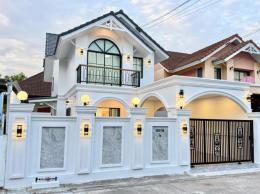 สวยหรูสไตล์ทัศคานีไม่ซ้ำใคร หลังเดียวในโครงการ บ้านแฝดสไตล์บ้านเดี่ยว